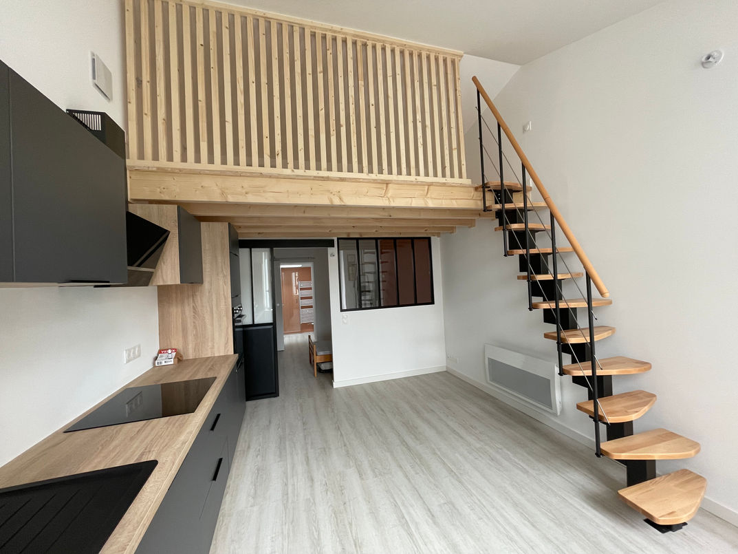 Surélévation intérieure avec création mezzanine moderne